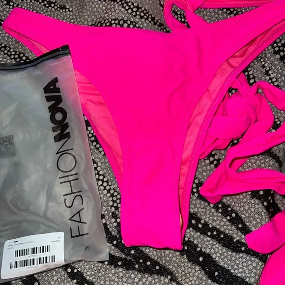 New Fashion Nova “Summers in Miami” Bikini - Picture 3 of 4